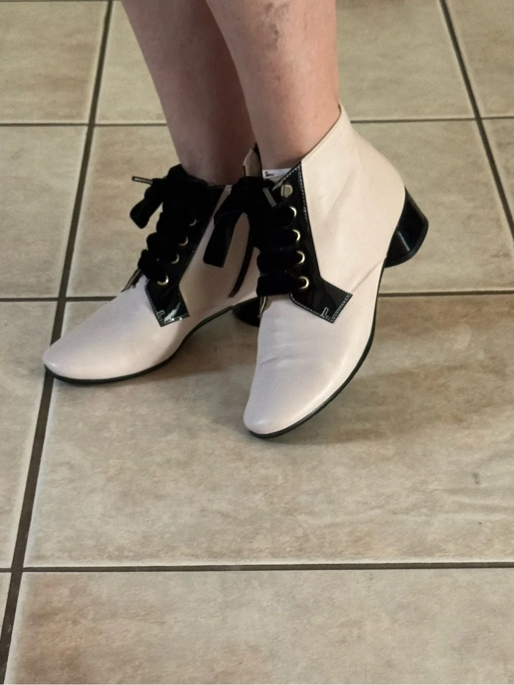 NWOB Amalfi by Rangoni Rebe bootie in soft blush leather. Size 6.5. MSRP $396
